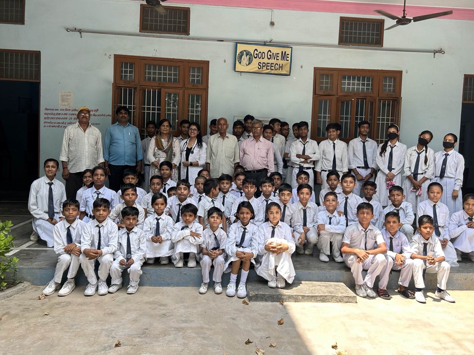 Large group of schoolchildren with SARU Foundation team